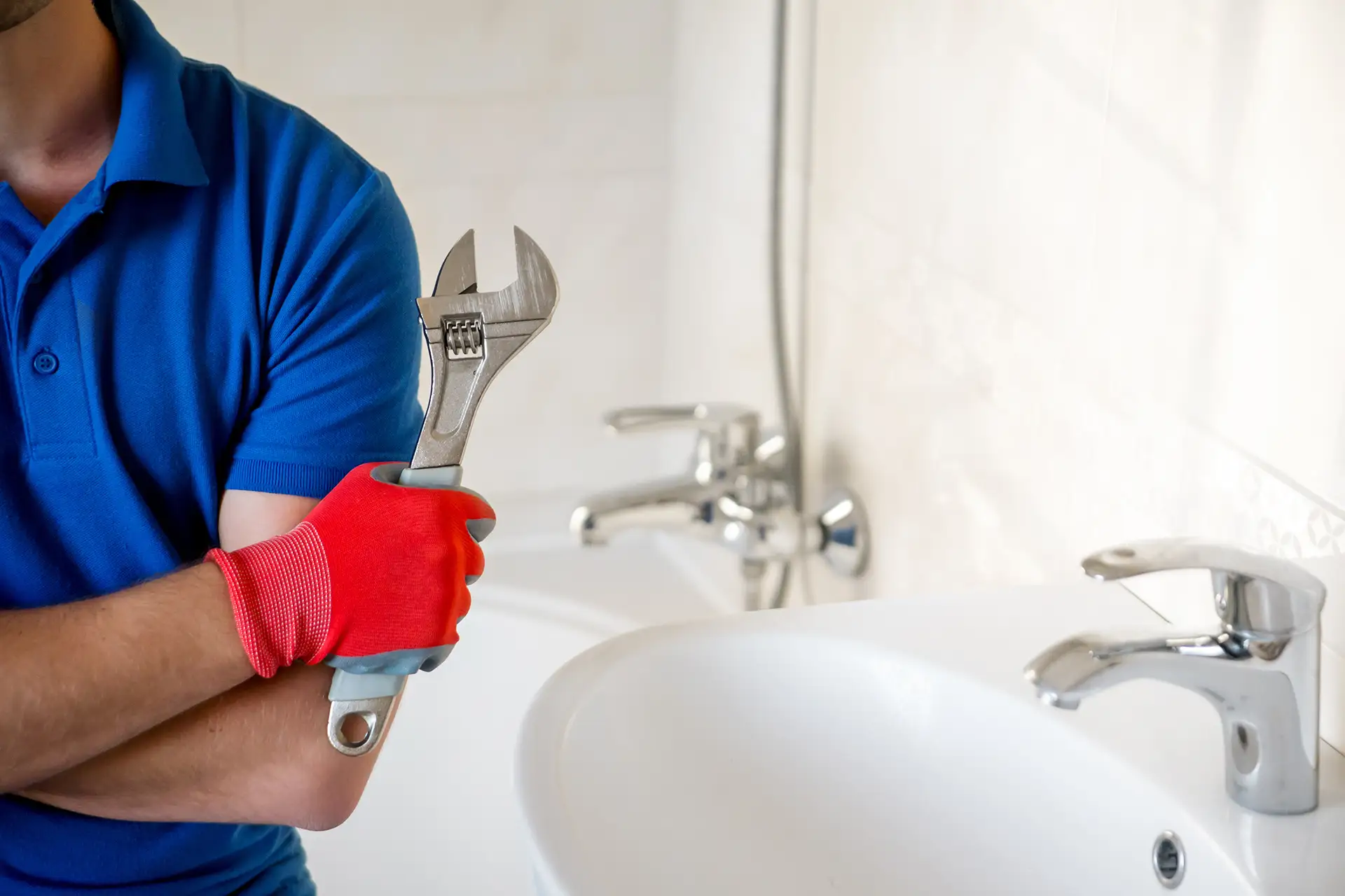 Installateur mit Werkzeug